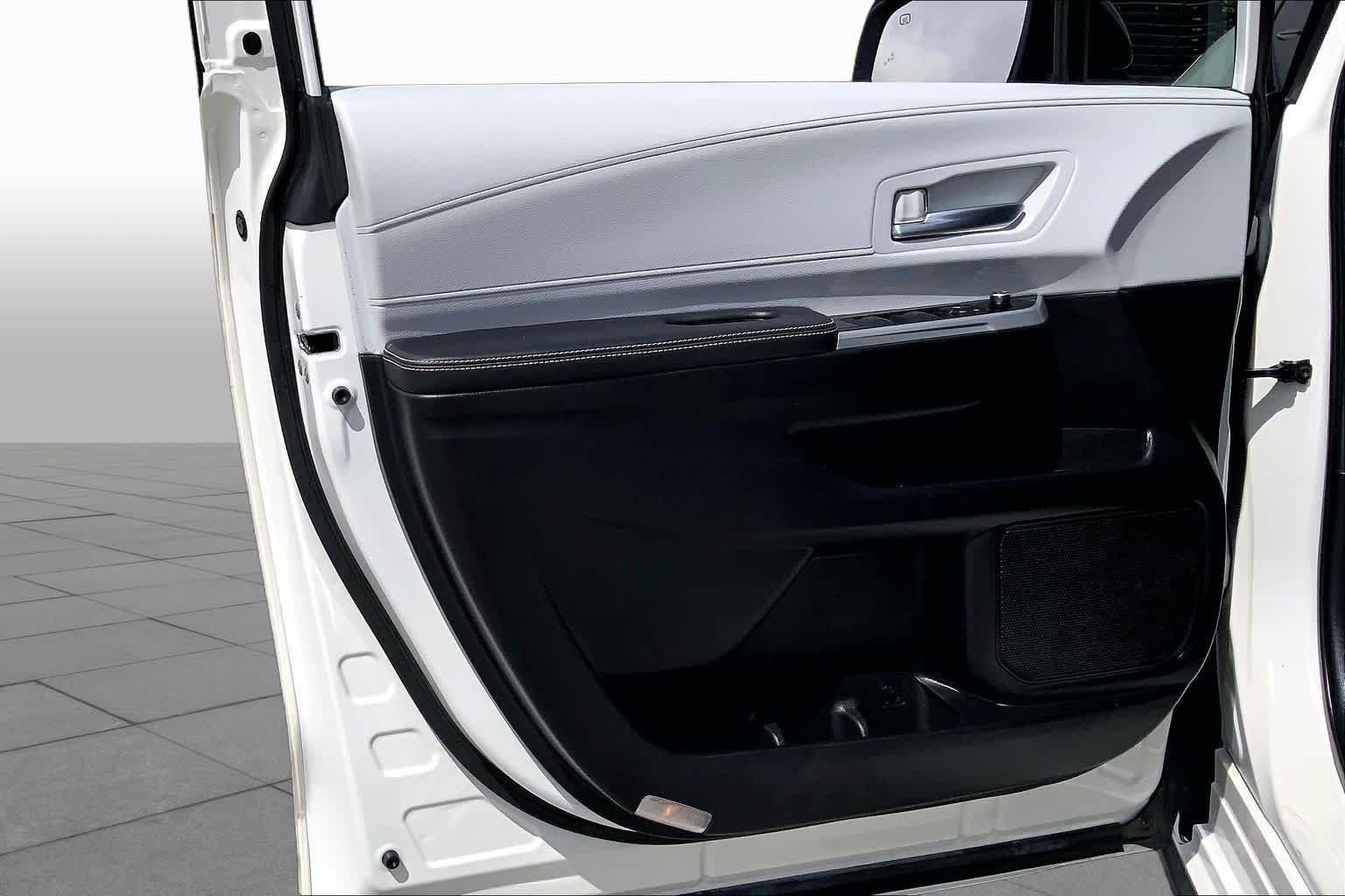 Used 2025 Ice Cap Toyota XSE image 21