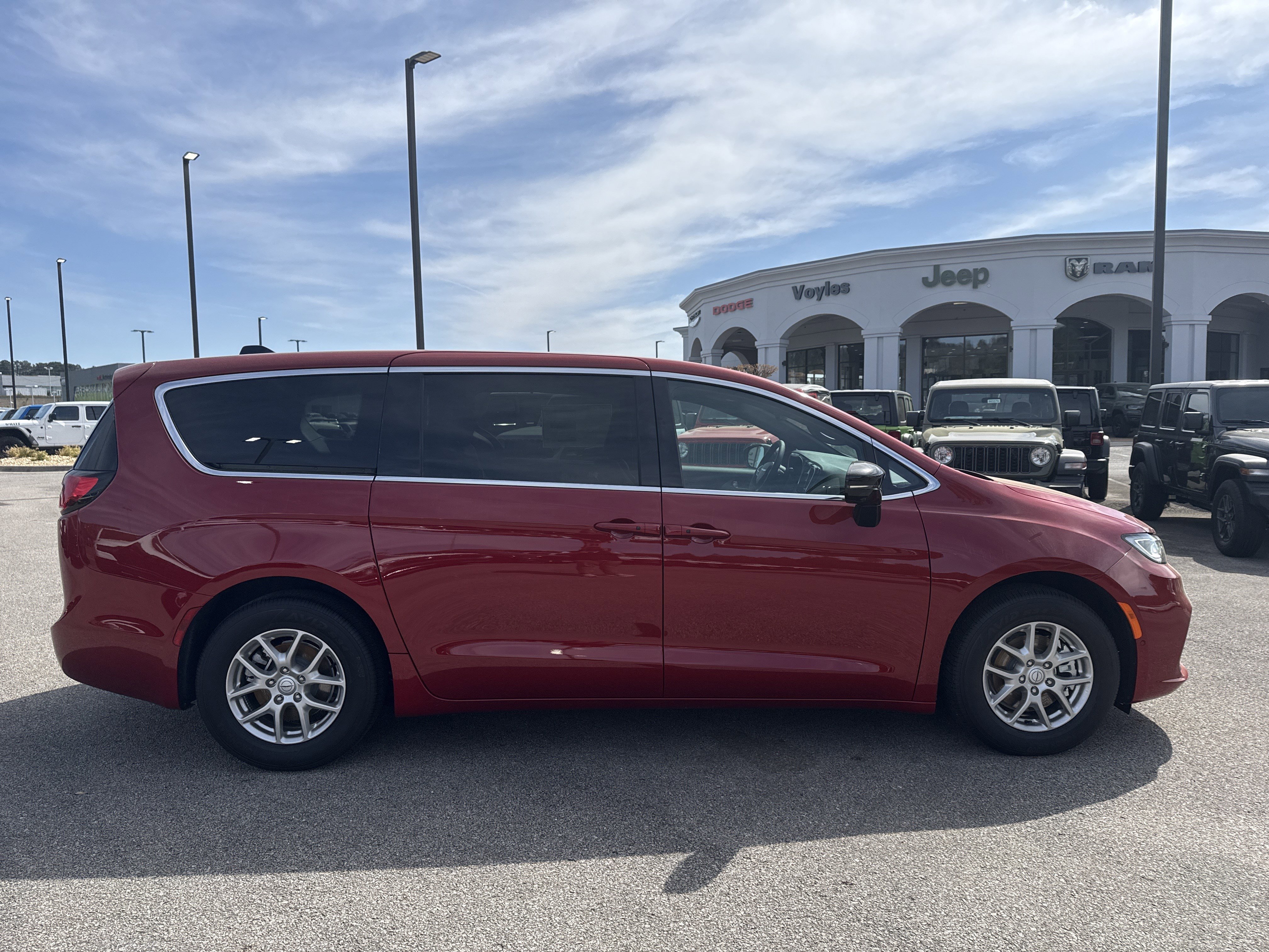 New 2026 Red Hot Pearl-Coat Exterior Paint Chrysler Select image 8