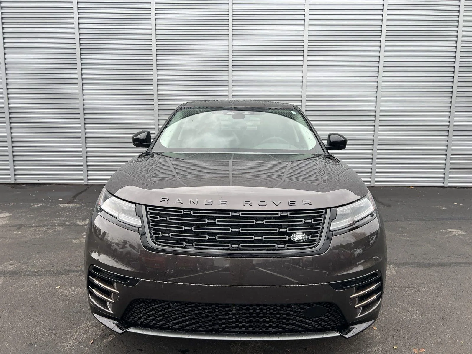 New 2025 Charente Grey Premium Metallic Land Rover Dynamic SE image 8