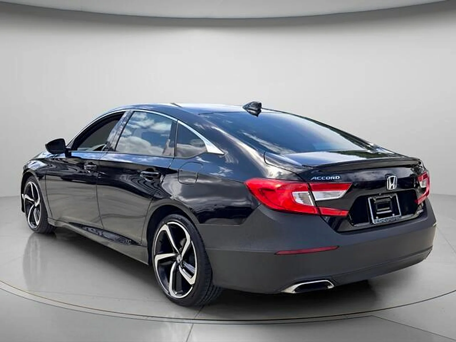 Used 2019  Honda Sport image 8