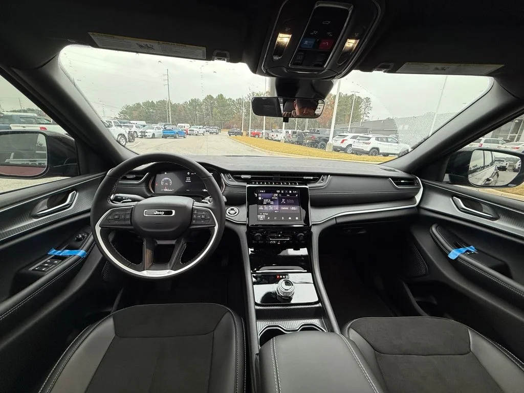 2025 Jeep Grand Cherokee Altitude - Photo 12