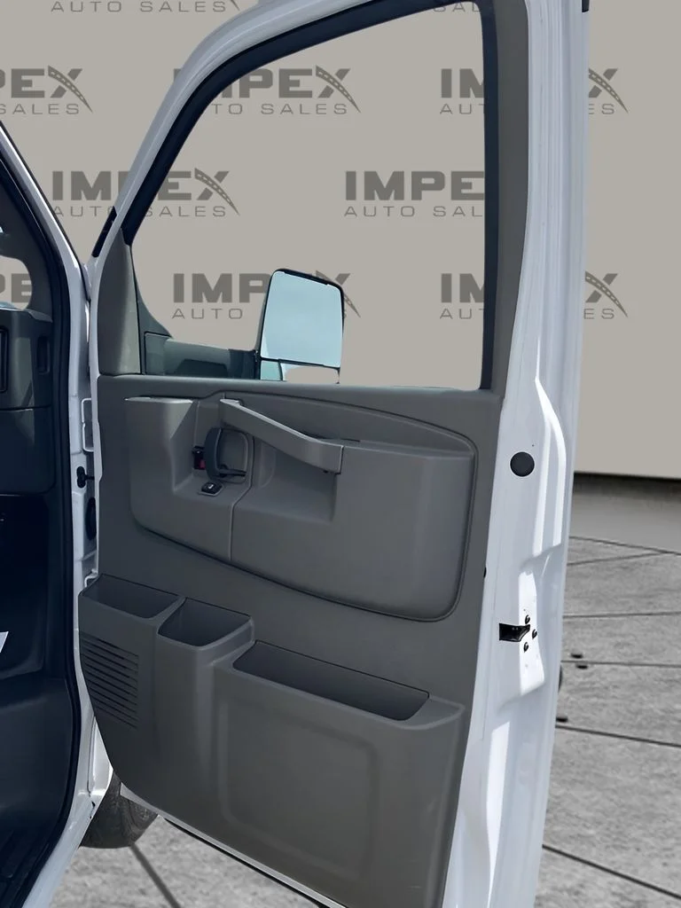 Used 2024 White GMC Work Van image 33