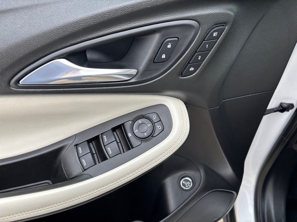 Used 2021 White Frost Buick Essence image 16