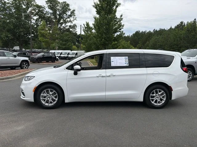 Used 2023 White Chrysler Touring L image 10