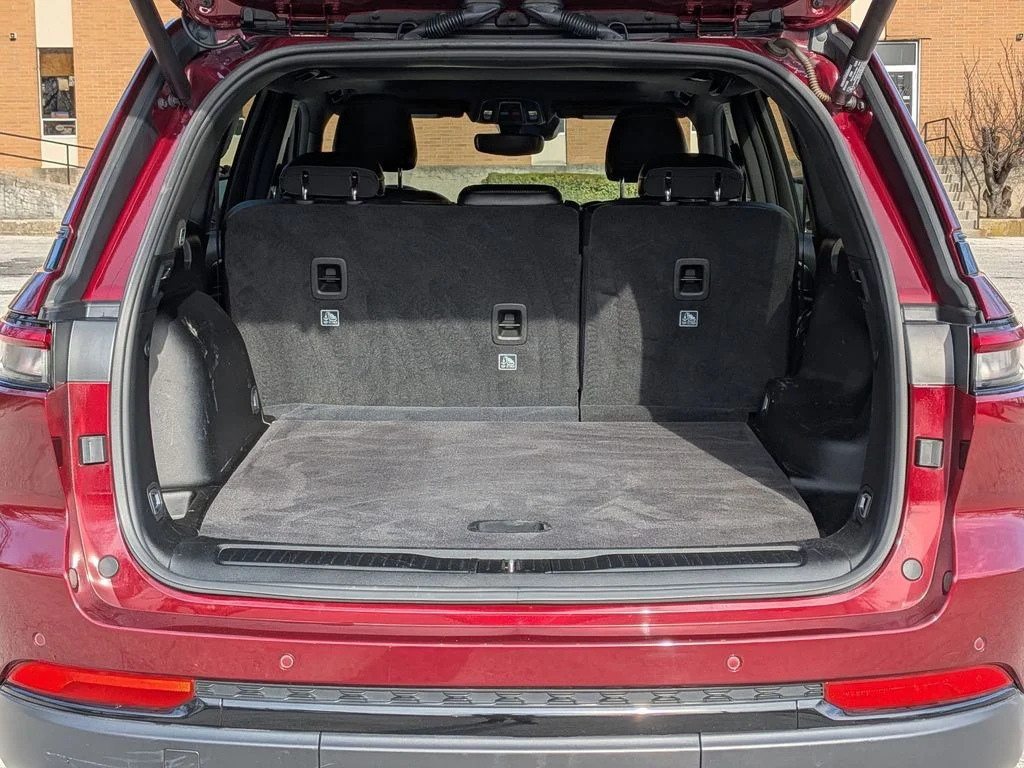 Used 2023 Red Jeep Altitude X image 6