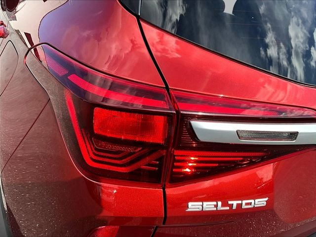 Used 2022 Orange Kia S image 26