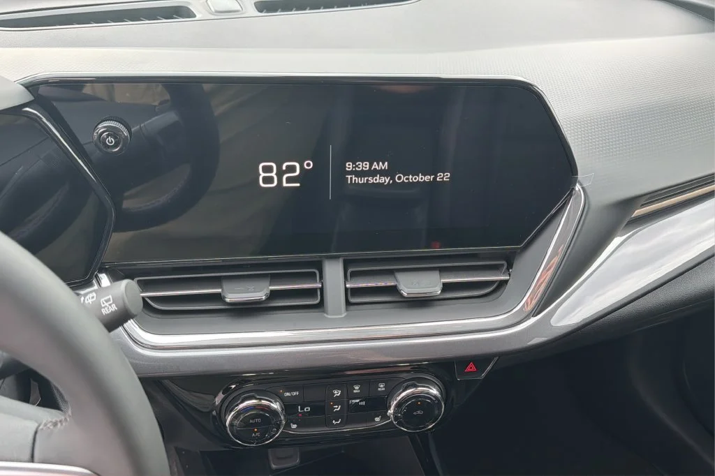New 2026 Summit White Chevrolet ACTIV image 24