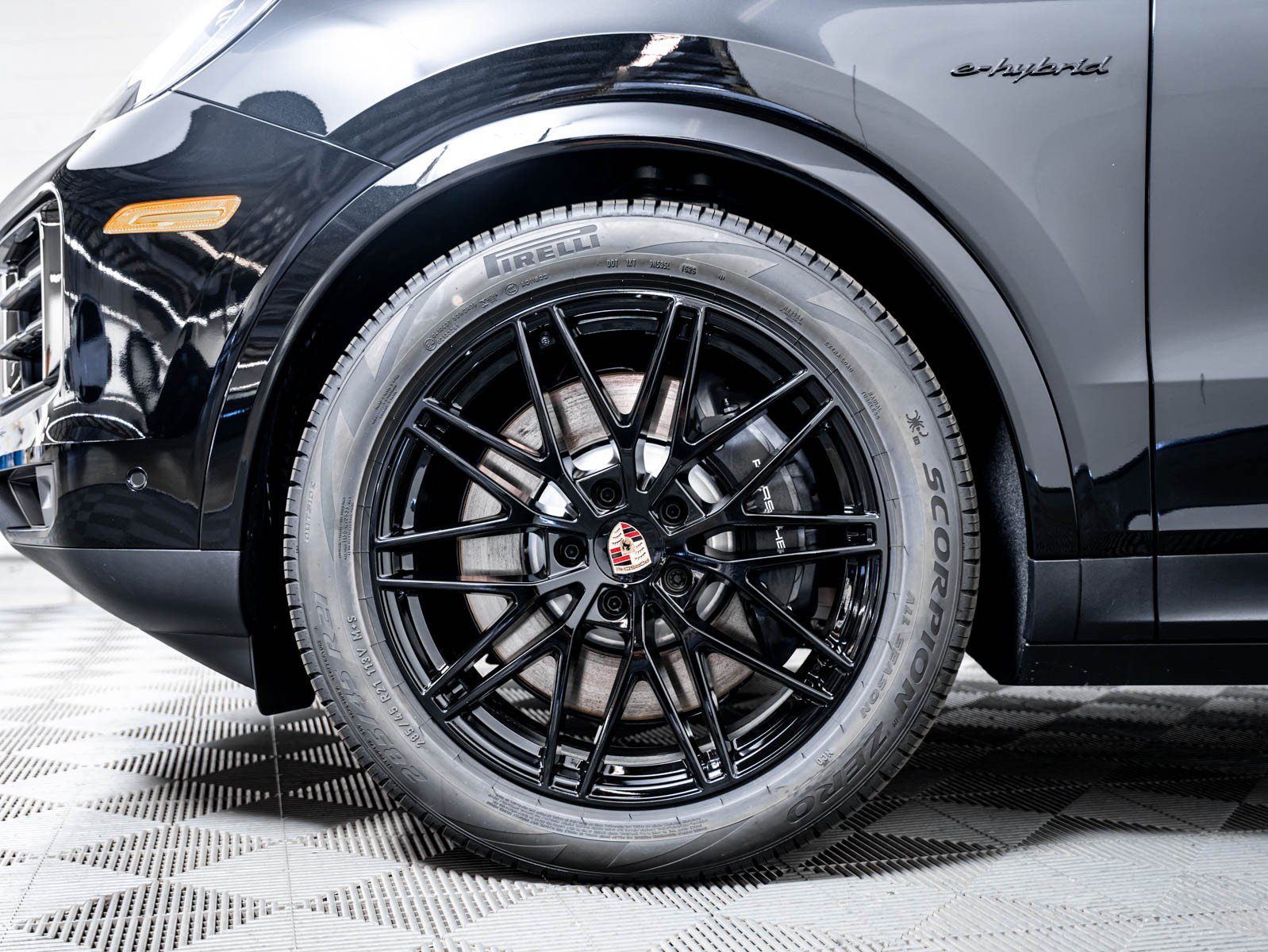 New 2026 CHROMITE BLACK Porsche E-Hybrid image 14