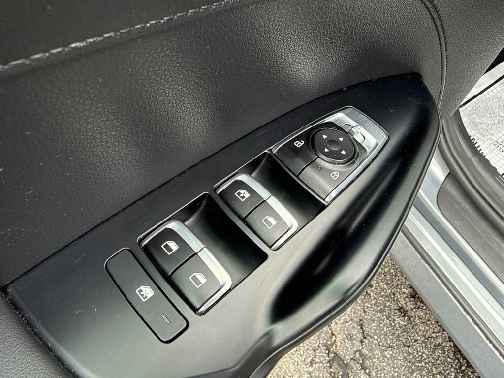 Used 2021 Silver Kia LXS image 21