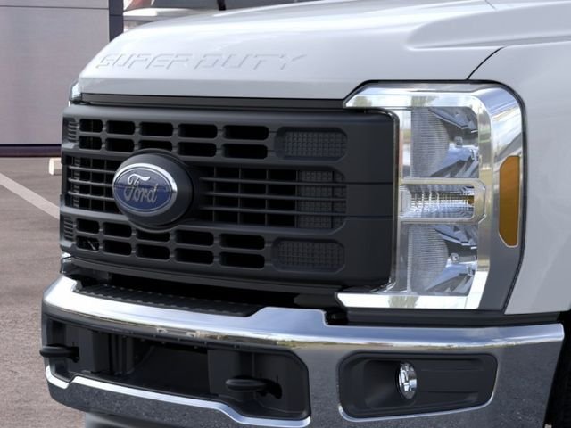New 2026 Oxford White Ford XL image 17