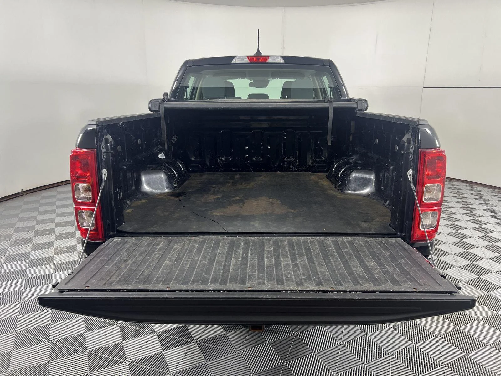 Used 2020 Shadow Black Ford XL image 20