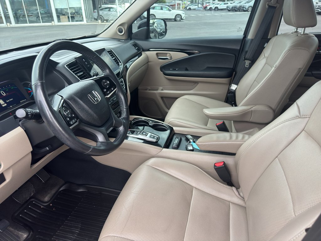 Used 2019 Maroon Honda Elite image 5