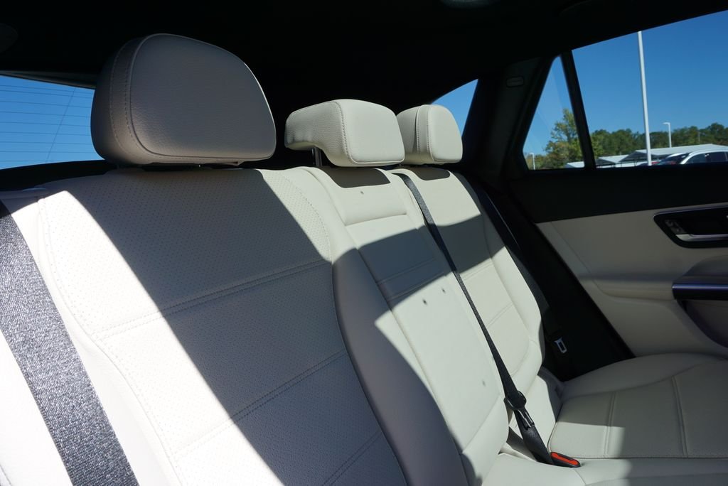 Used 2026 Polar White Mercedes-Benz GLC 300 image 55