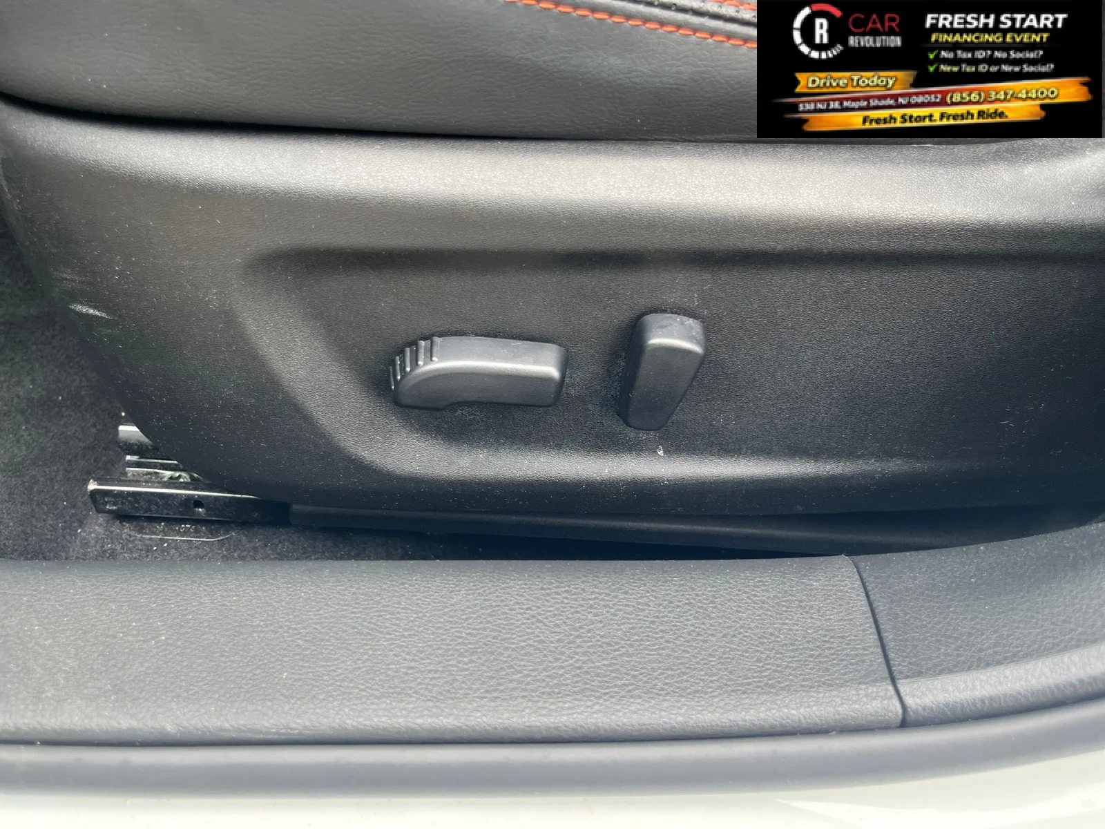 Used 2025 Pearl White Tricoat Nissan SR image 25