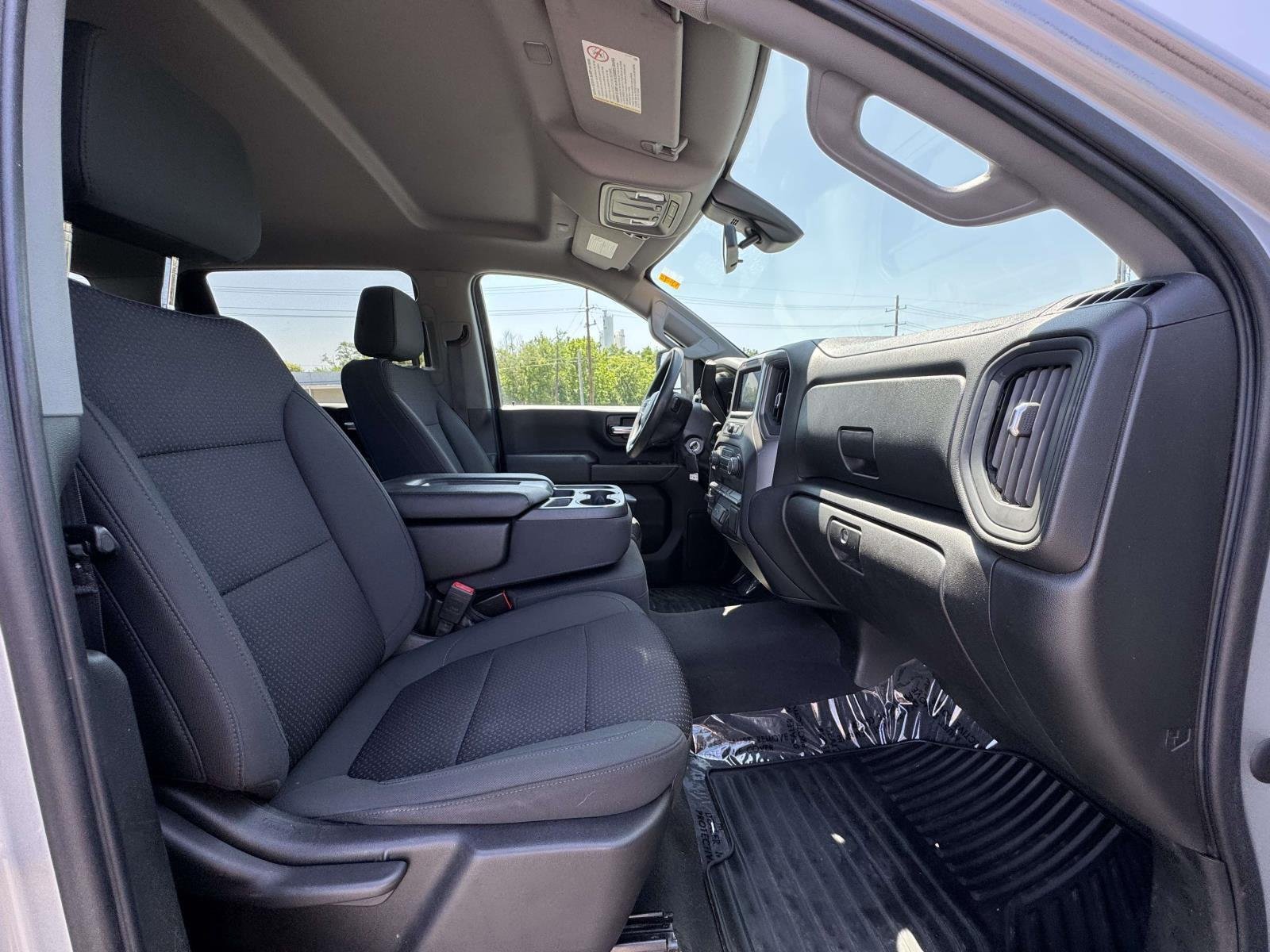 Used 2022 Silver Ice Metallic Chevrolet Custom image 17