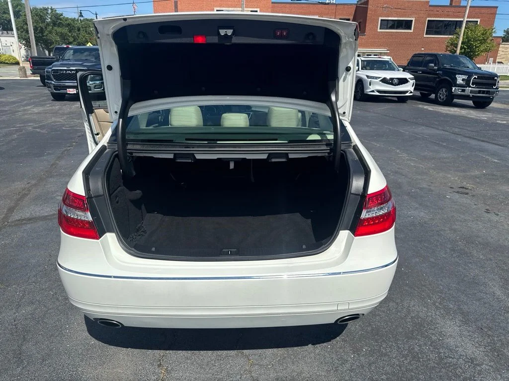 Used 2010 Diamond White Metallic Mercedes-Benz E 350 image 39