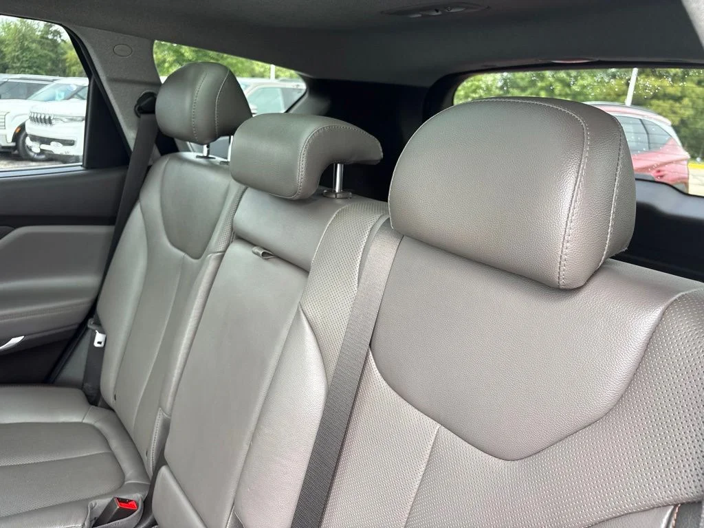 Used 2020 Quartz White Hyundai Limited image 25