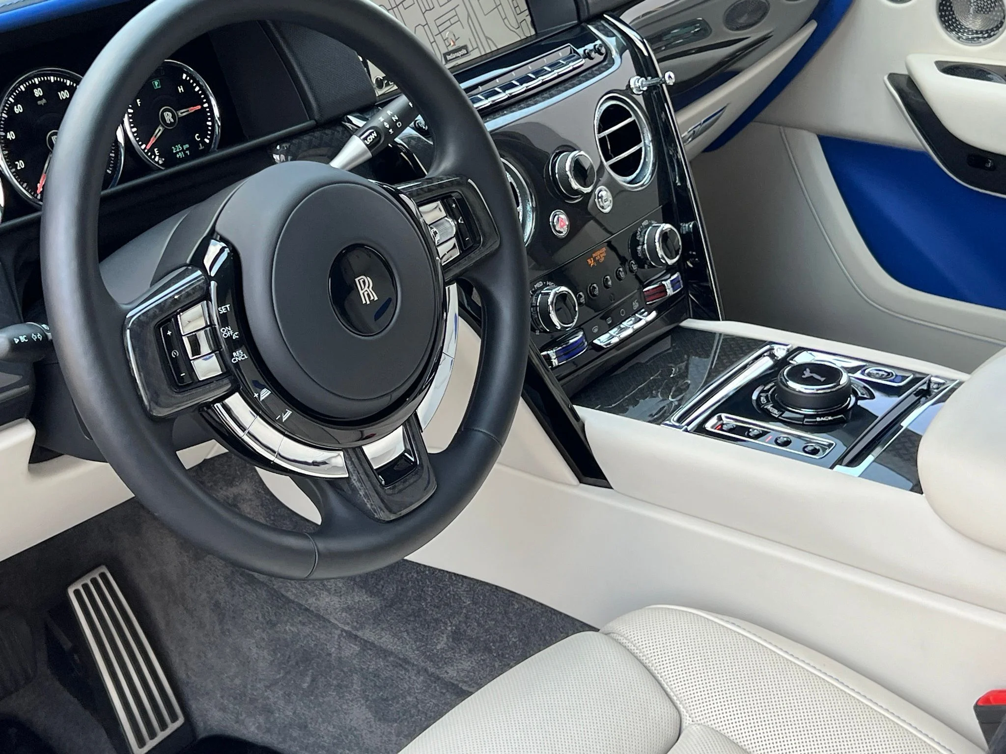 Used 2024 Blue Rolls-Royce Black Badge image 4