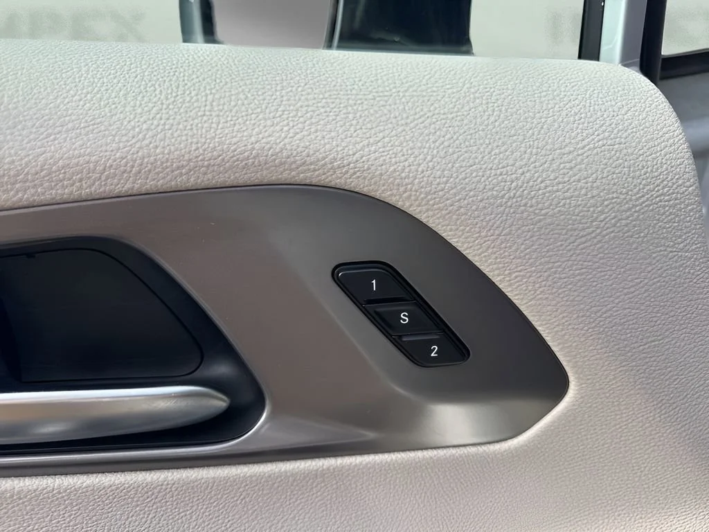 Used 2024 Silver Chrysler Touring L image 12