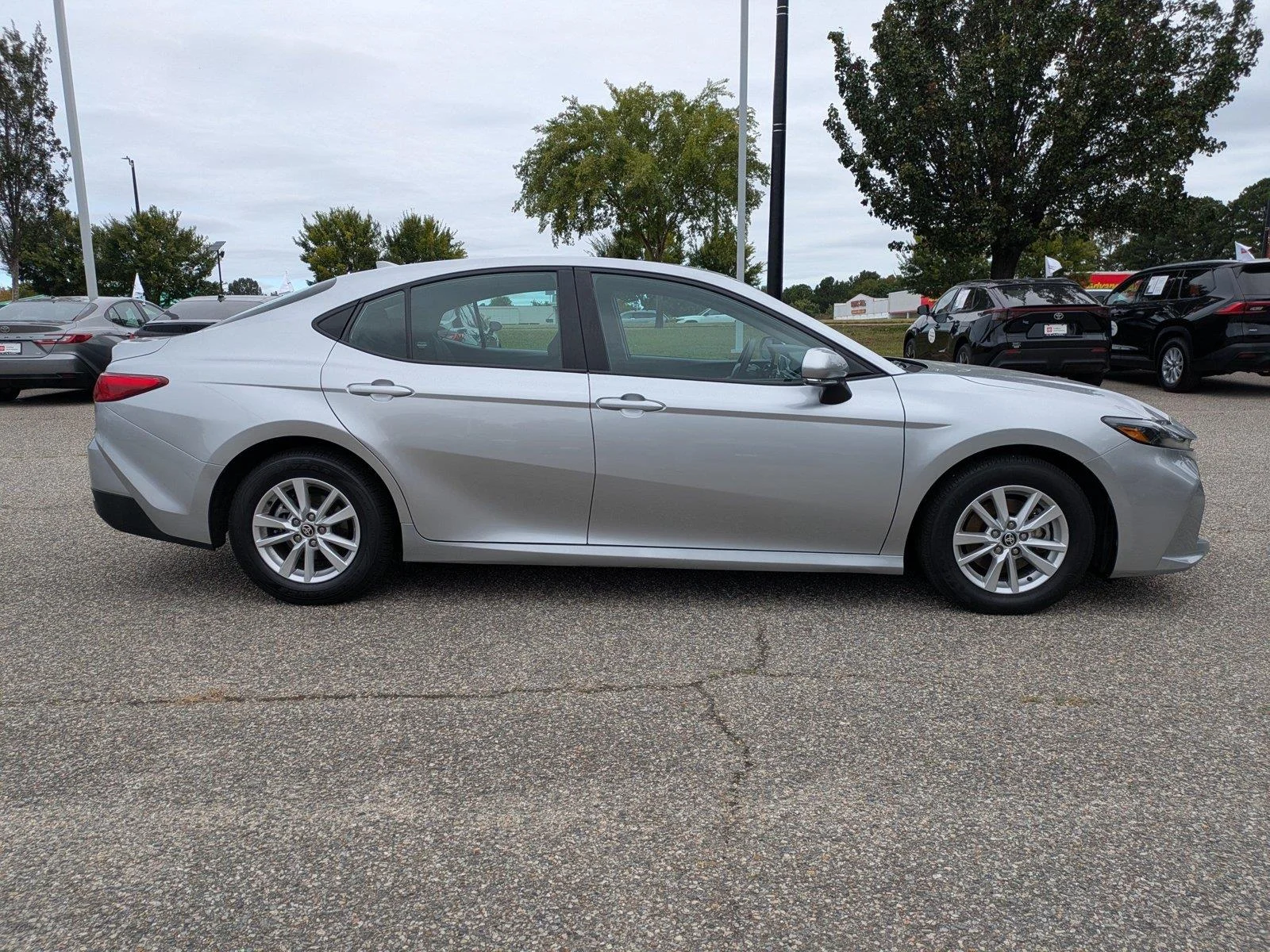 Used 2025  Toyota LE image 3