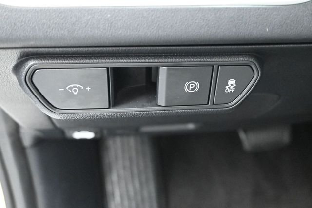 Used 2025 White Kia LXS image 21