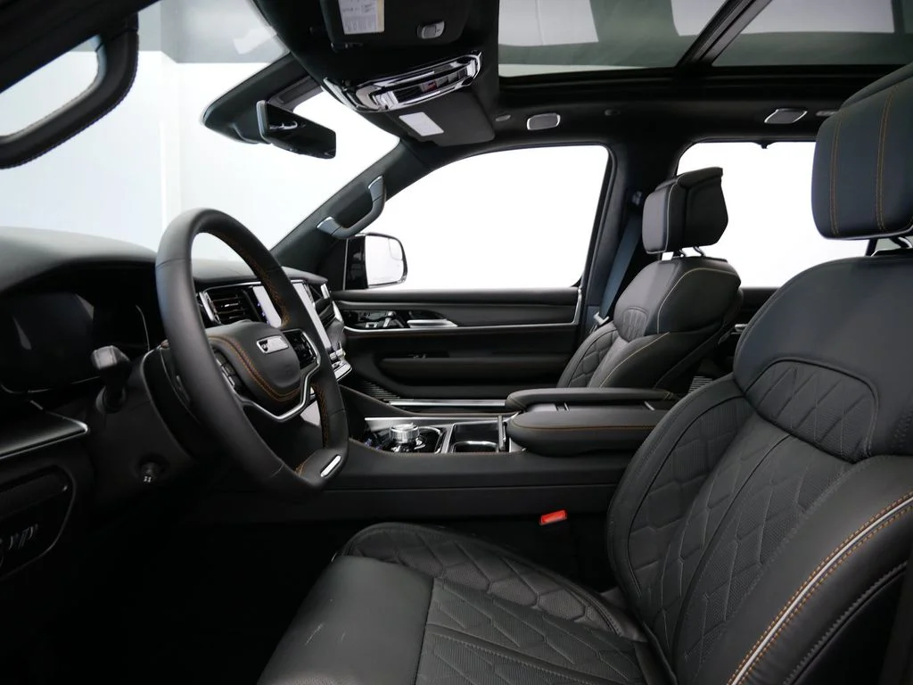 New 2026 High Gloss Black Jeep Summit Reserve image 12