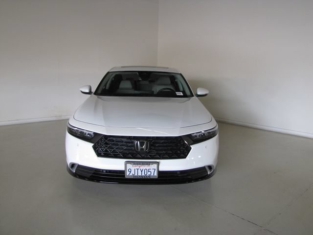Used 2023 Platinum White Honda Touring image 2