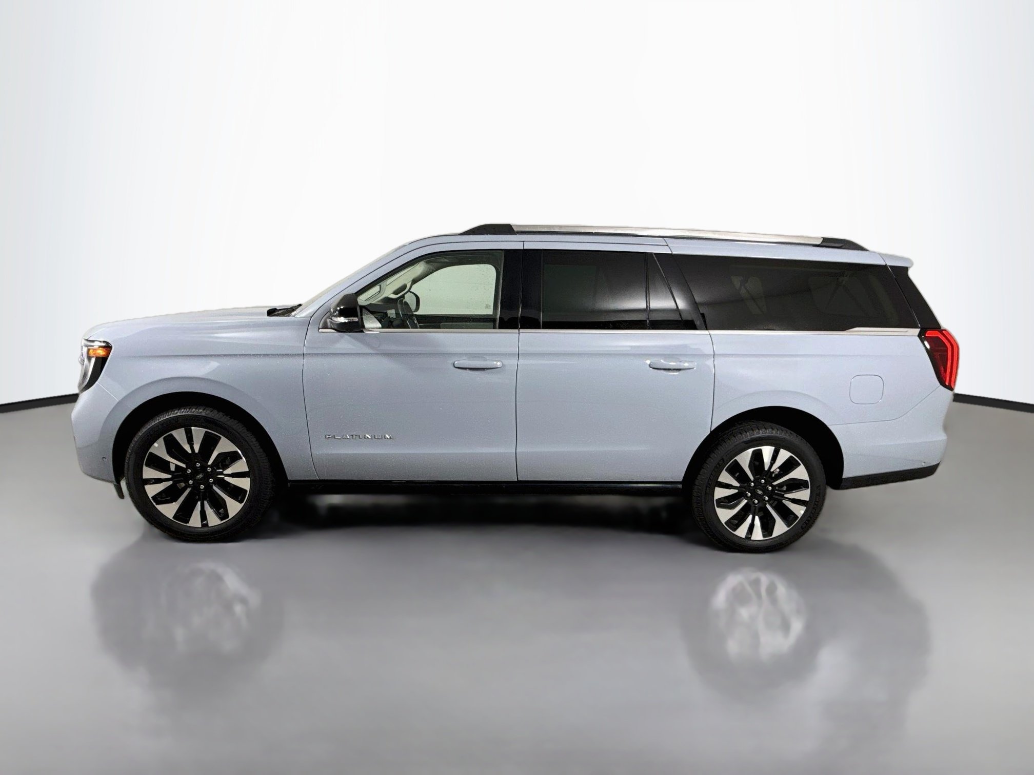 Used 2025 Glacier Gray Metallic TriCoat Ford Platinum image 8