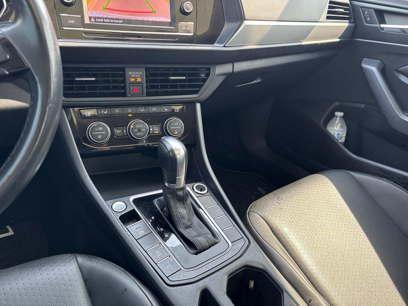 Used 2019 Pure White Volkswagen SE image 25