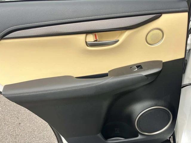 Used 2019 White Lexus 300h image 20