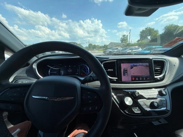 Used 2022 Gray Chrysler Hybrid Touring L image 13