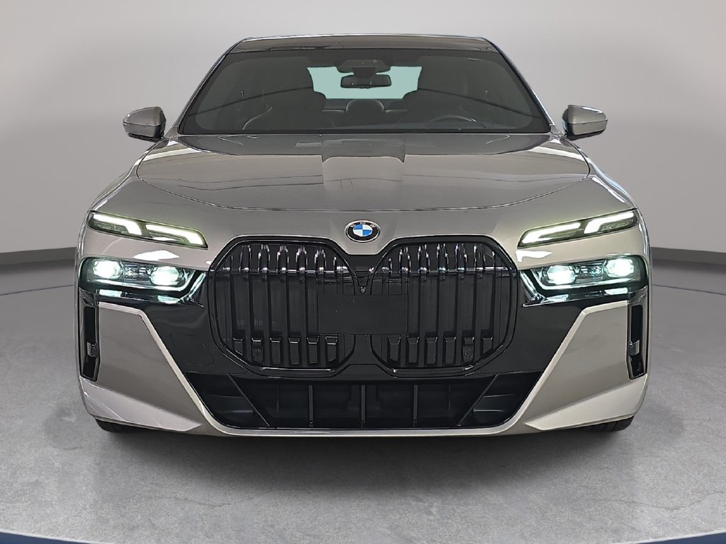 Certified Used 2024 Oxide Grey Met BMW 760i xDrive image 3