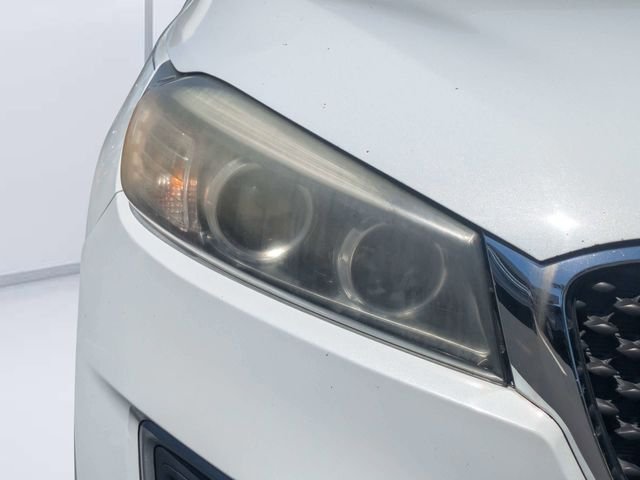 Used 2018 White Kia LX image 9