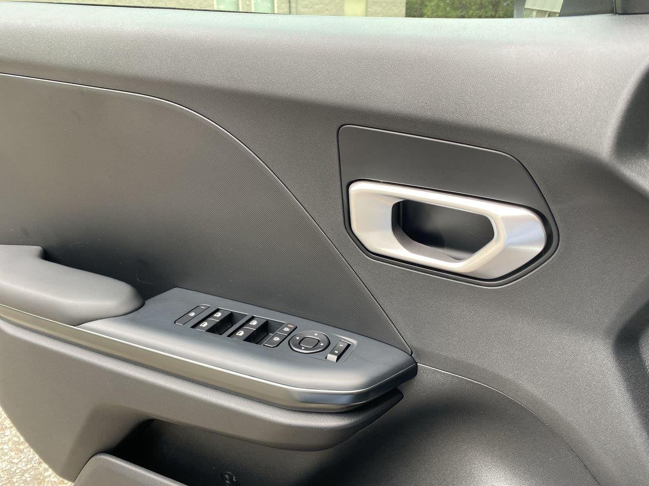 New 2026 Snow White Pearl Kia LXS image 18