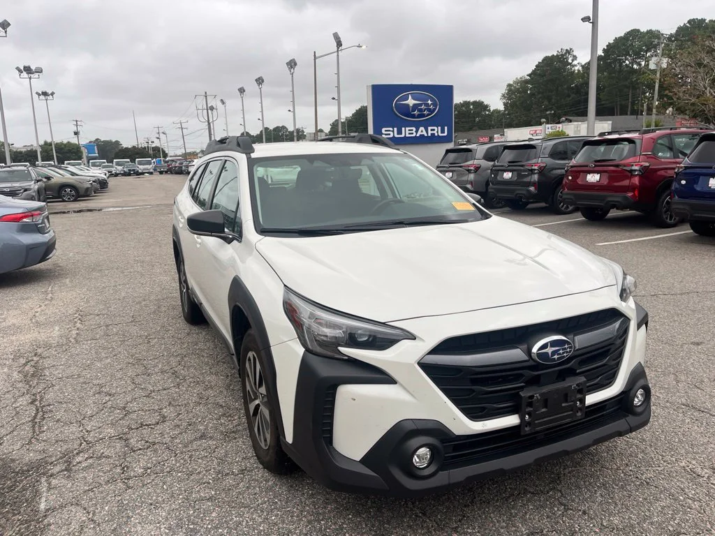 Used 2025 White Subaru 2.5i image 2