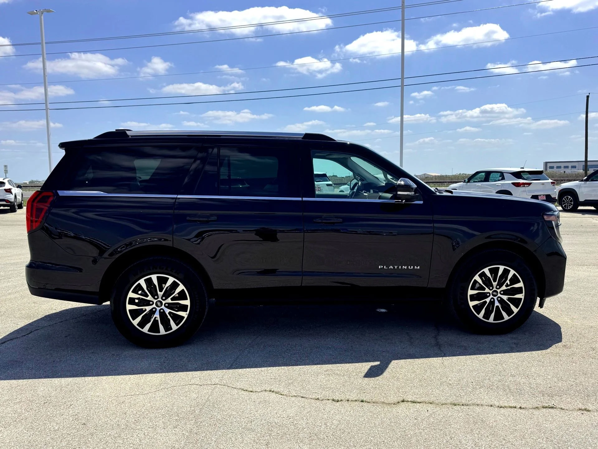 Used 2025  Ford Platinum image 5