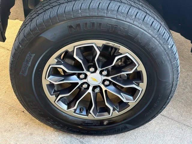 Used 2018 White Chevrolet ZR2 image 11