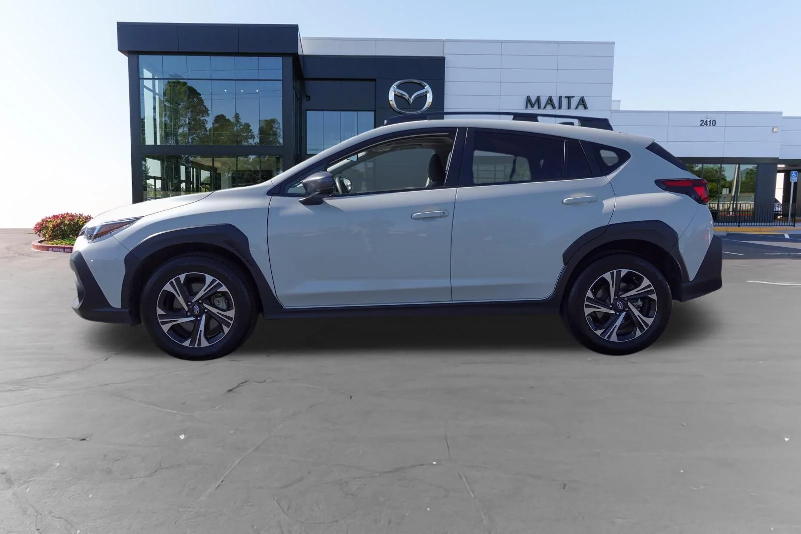 Used 2025 Crystal White Pearl Subaru Premium image 6