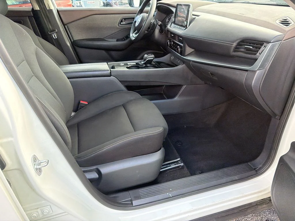 Used 2023 White Nissan S image 13