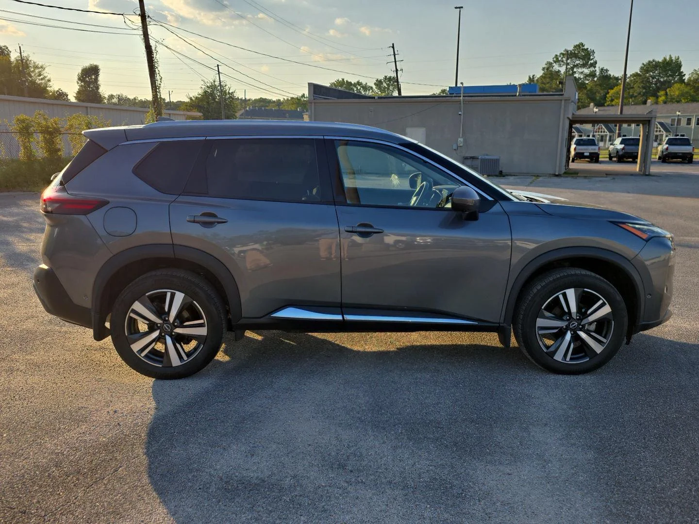 Used 2023 Gun Metallic Nissan SL image 2