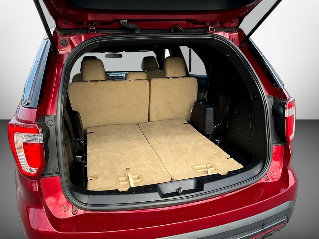 Used 2016 Red Ford Base image 8