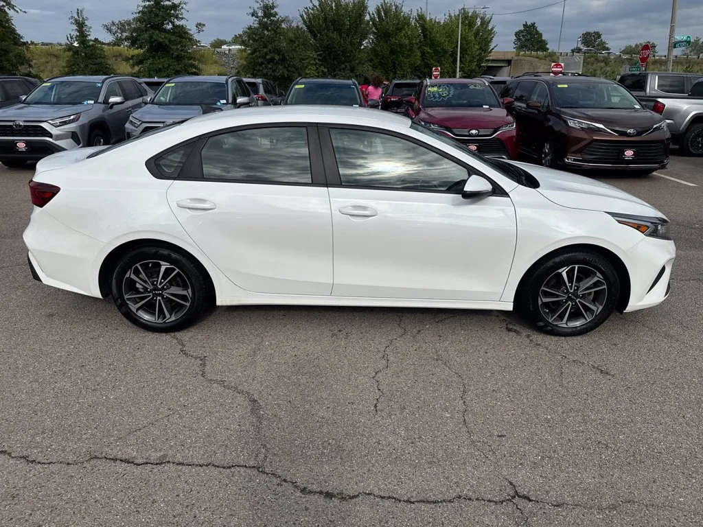 Used 2024 White Kia LXS image 8