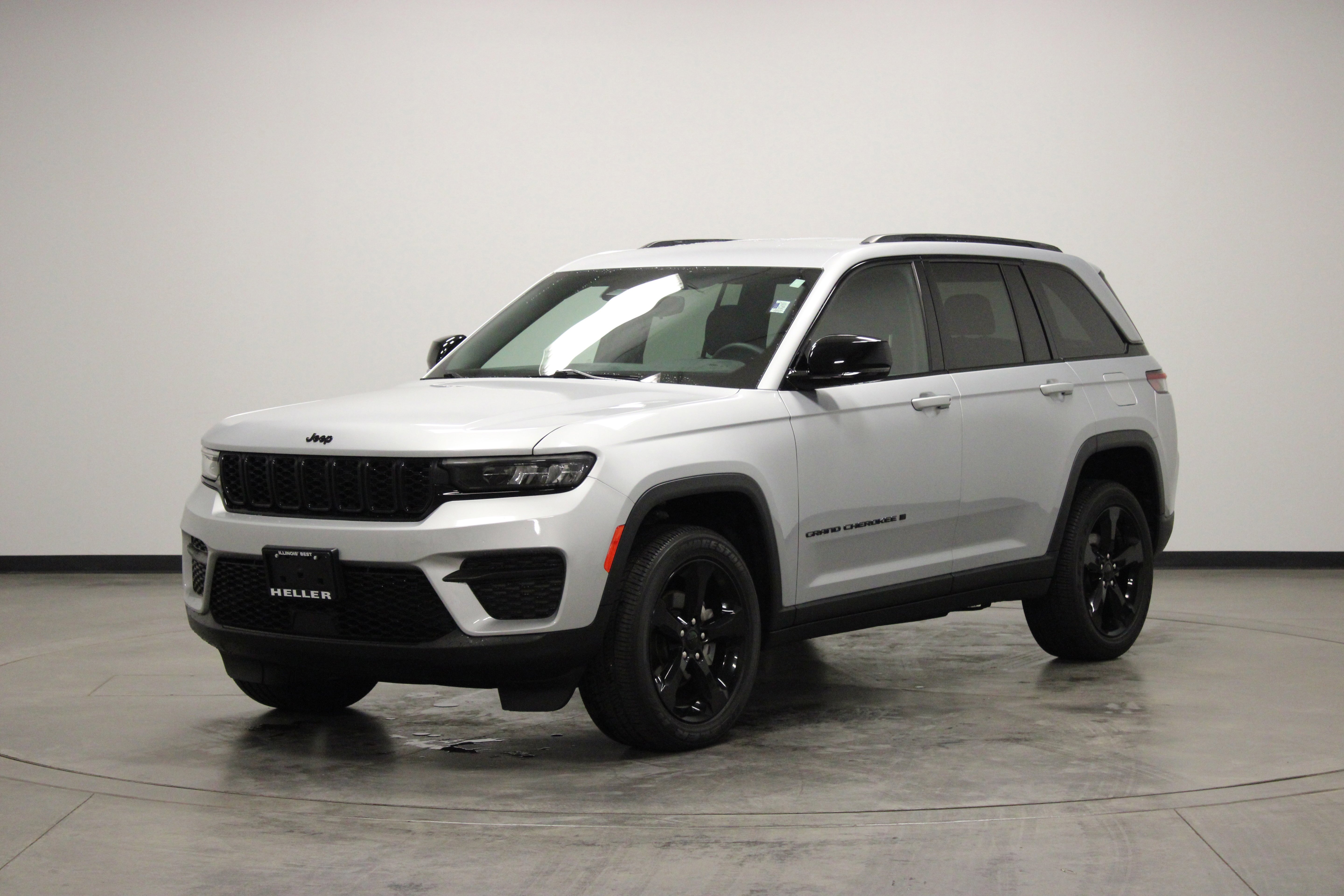 Used 2023 Silver Zynith Jeep Altitude X image 4