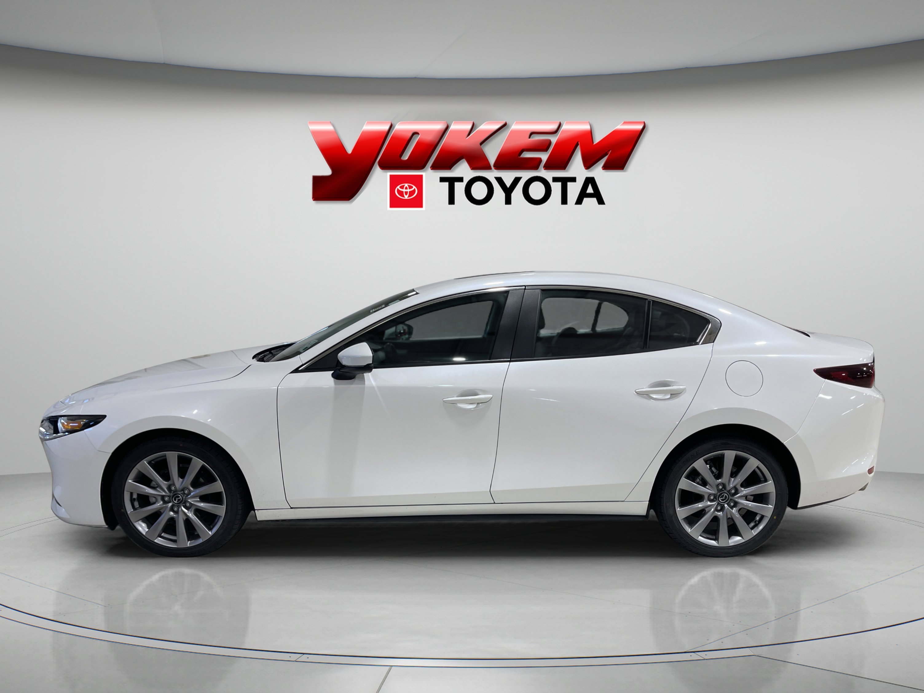 Used 2023 Snowflake White Pearl Mica Mazda 2.5 S Preferred image 2