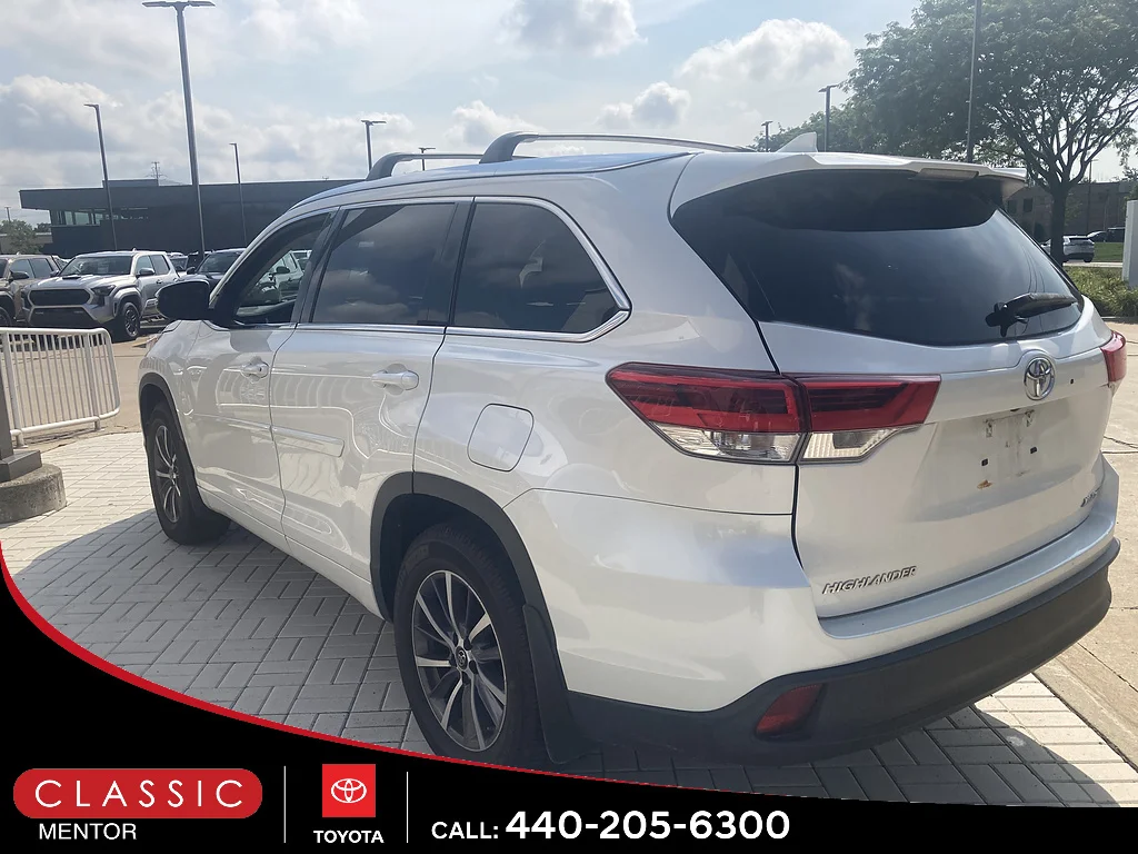 Used 2017 Blizzard Pearl Toyota XLE image 2