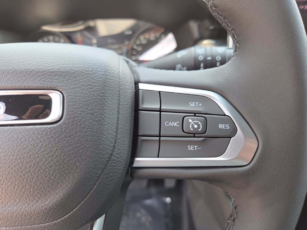 New 2026 Hydro Blue Pearl-Coat Exterior Paint Jeep Latitude Altitude image 33