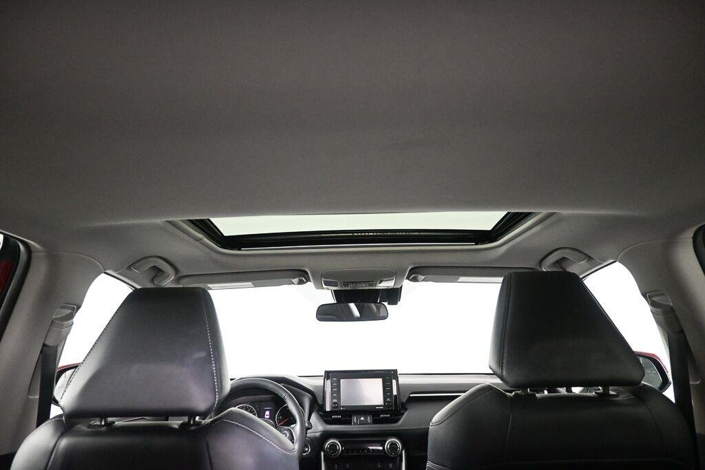 Used 2020 Ruby Flare Pearl TOYOTA XLE Premium image 13