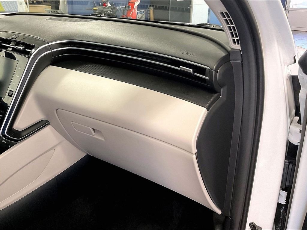 Used 2024 White Hyundai SEL image 13