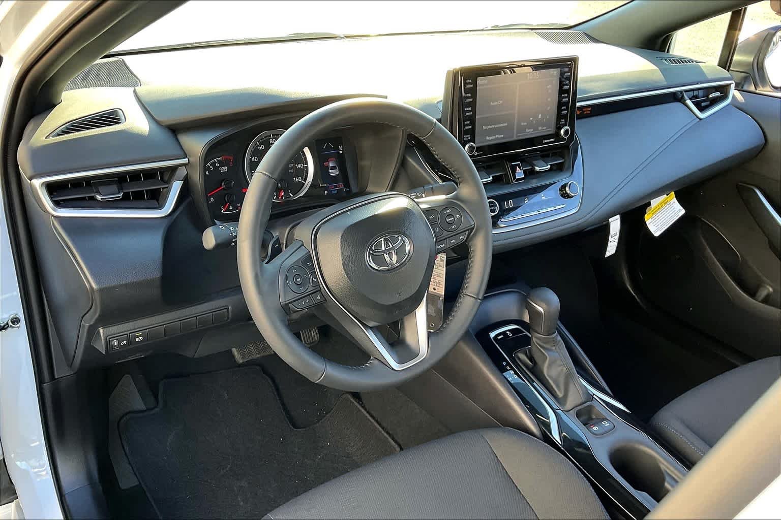 Used 2022 Wind Chill Pearl Toyota SE image 16