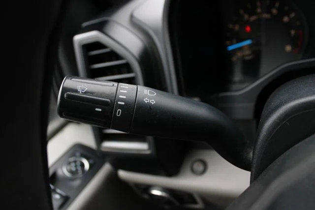 Used 2016 White Ford XL image 3